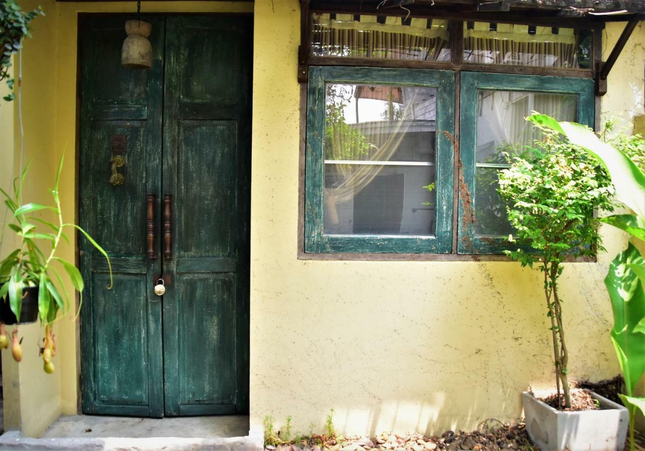 Baan Rare Pensión Udon Thani Exterior foto