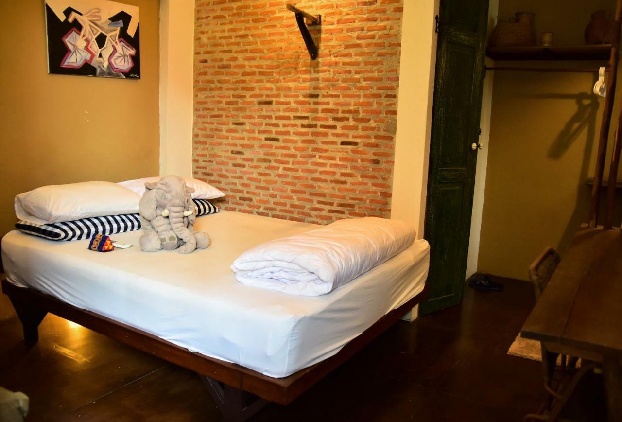 Baan Rare Pensión Udon Thani Exterior foto