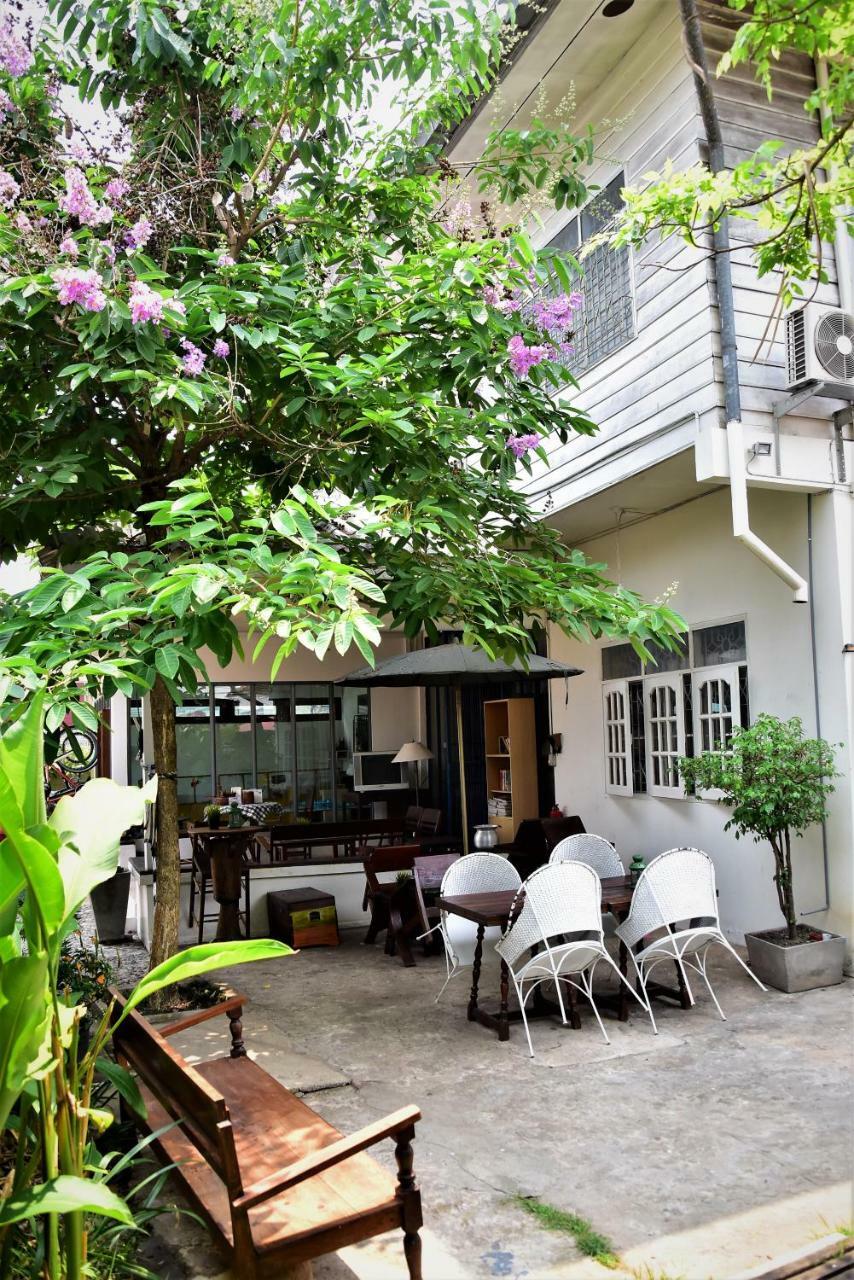 Baan Rare Pensión Udon Thani Exterior foto